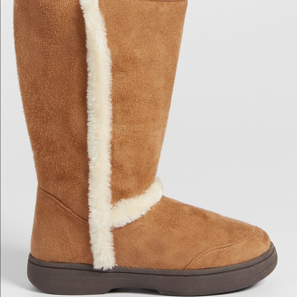 Maurices light brown faux suede boot with fur 8